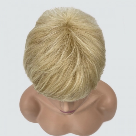 Короткий женский парик из термоволос 769, цвет H16-613 блонд с легким мелированием